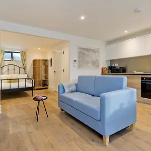 Luxury One Bedroom Greenwich Near Canary Wharf By Underthedoormat Apartment