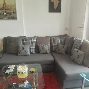 Comfy And Relaxing Apart Apartment